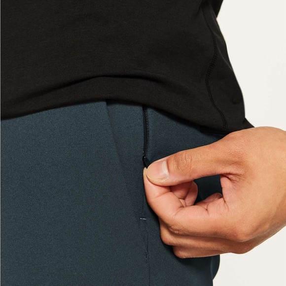 Commission Slim-Fit Pant 34" *Warpstreme in Melanite - Picture 7 of 7